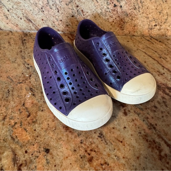 NATIVE Size 9 Toddler Iridescent Purple Slip on Shoes Sandals - Picture 1 of 5